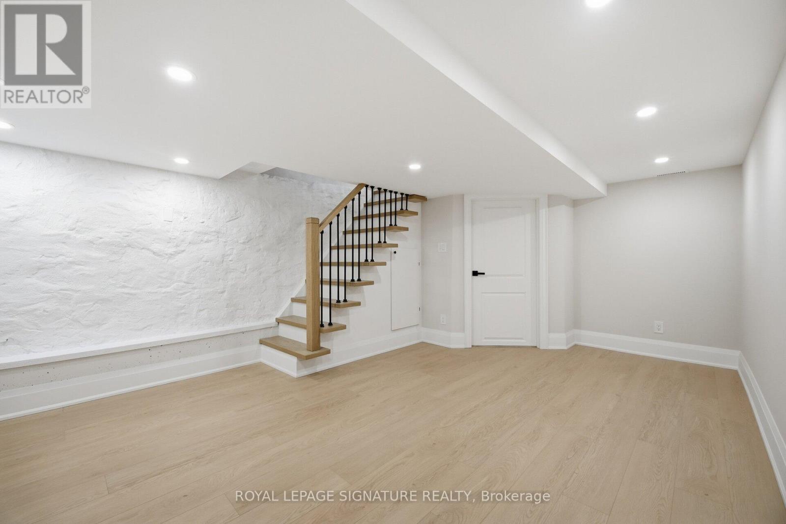 241 Maria Street, Toronto, Ontario  M6P 1W6 - Photo 21 - W12764272