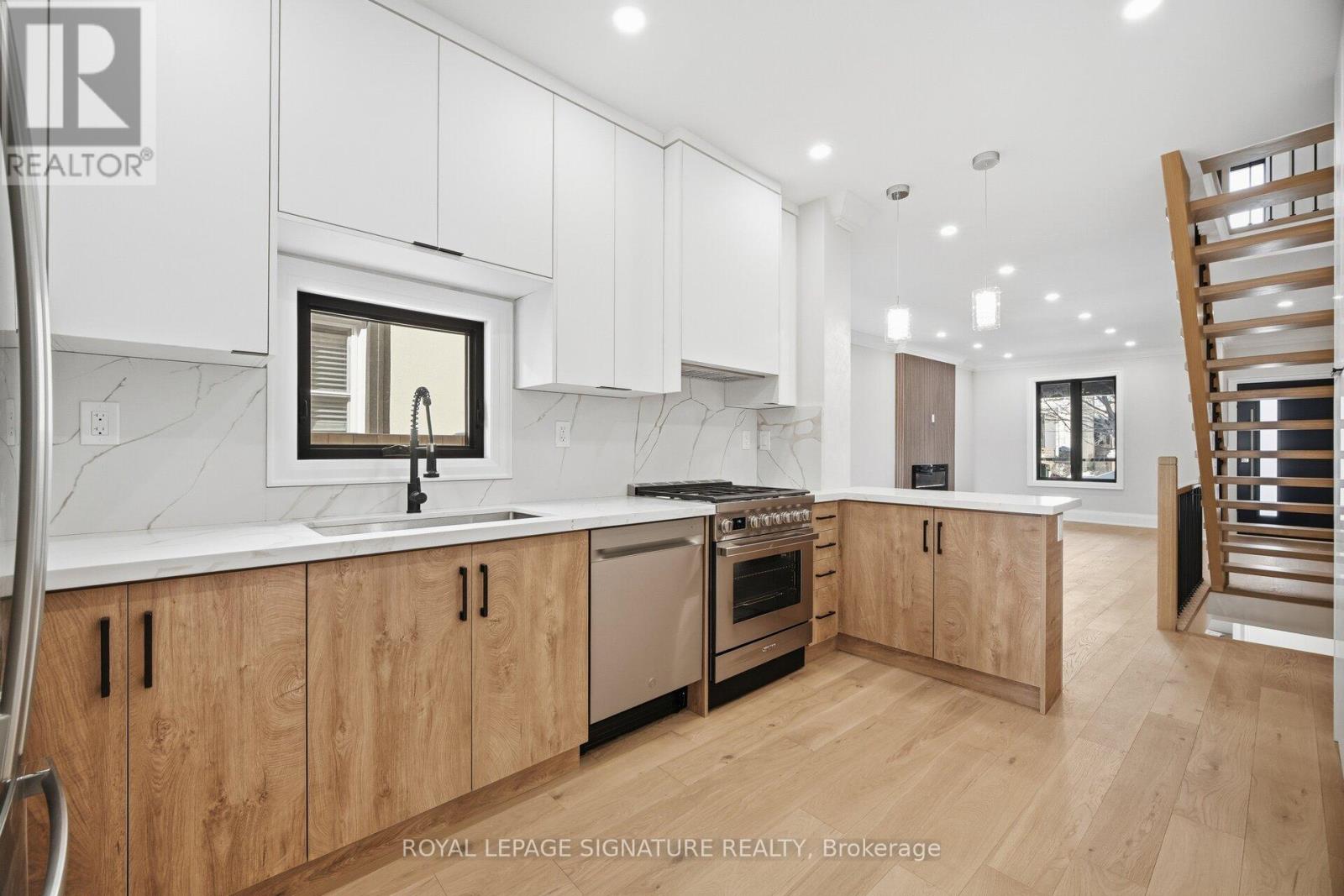 241 Maria Street, Toronto, Ontario  M6P 1W6 - Photo 9 - W12764272