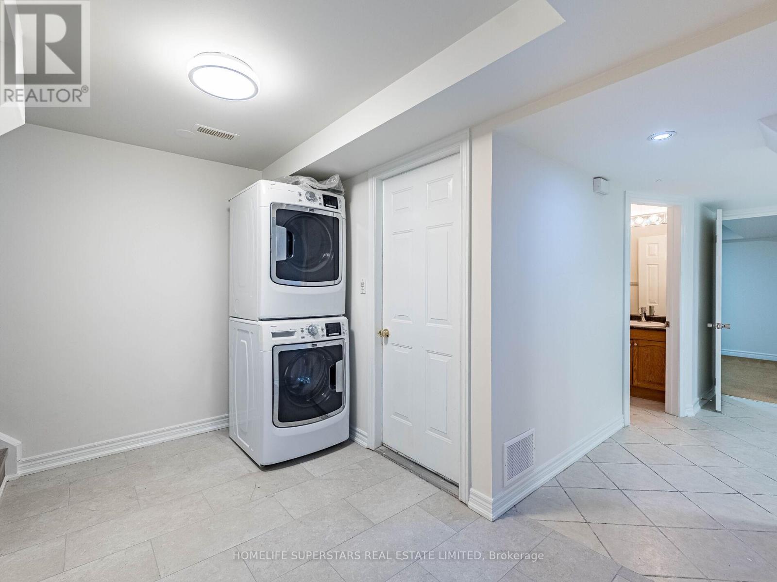 54 Hollybush Street, Brampton, Ontario  L6R 1A6 - Photo 38 - W12764278