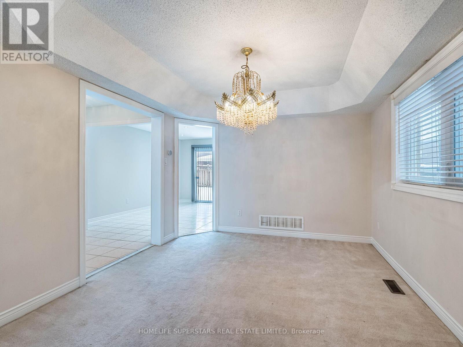 54 Hollybush Street, Brampton, Ontario  L6R 1A6 - Photo 6 - W12764278