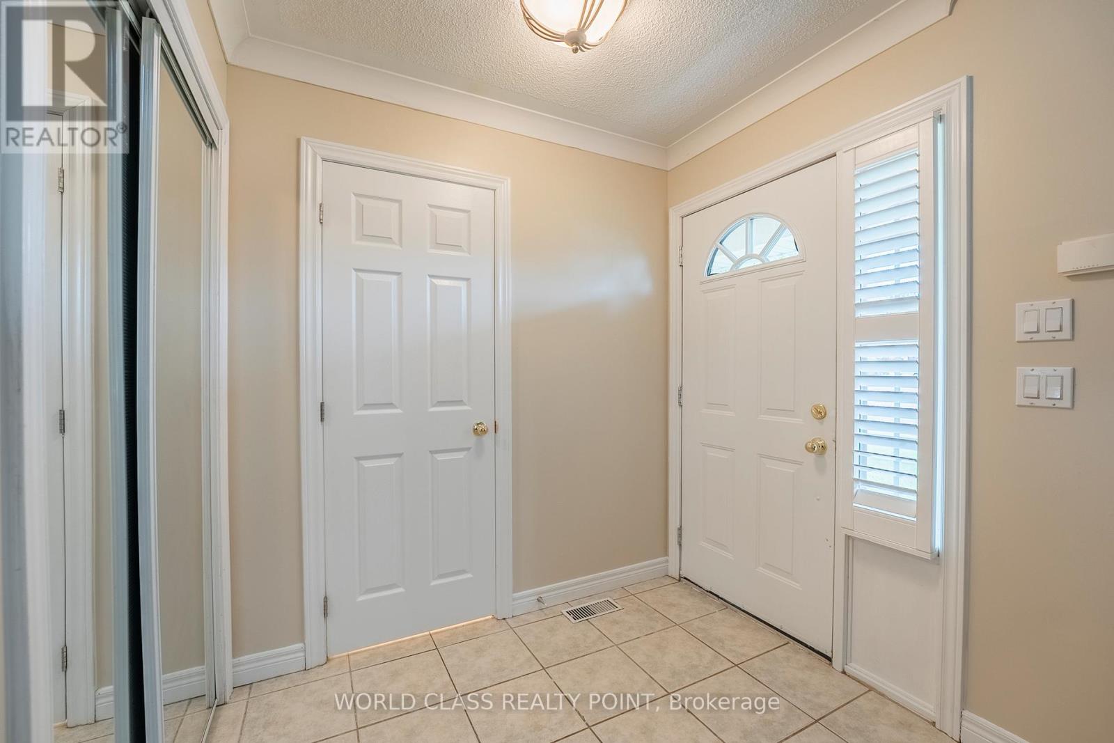 1 Magnolia Crescent, Grimsby, Ontario  L3M 5M9 - Photo 4 - X12764266