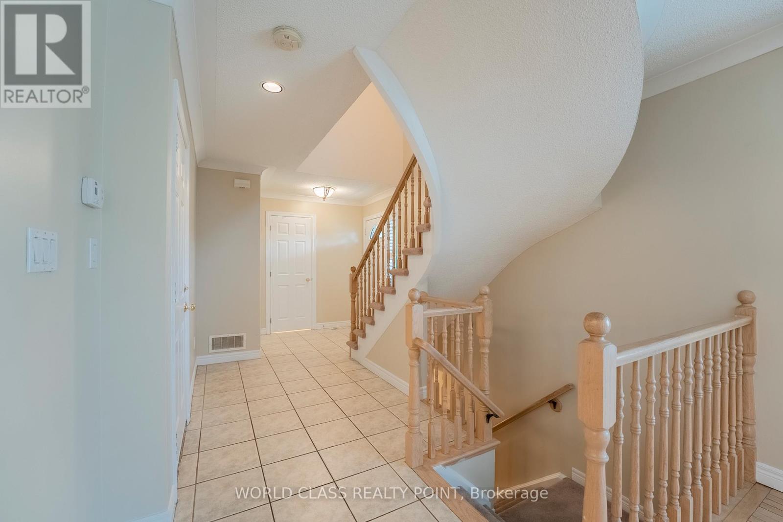 1 Magnolia Crescent, Grimsby, Ontario  L3M 5M9 - Photo 6 - X12764266