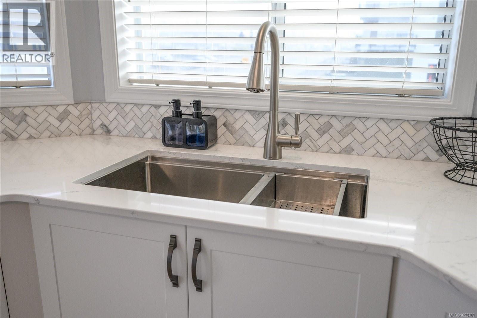 303 220 Island Hwy W, Parksville, British Columbia  V9P 2P3 - Photo 16 - 1023793