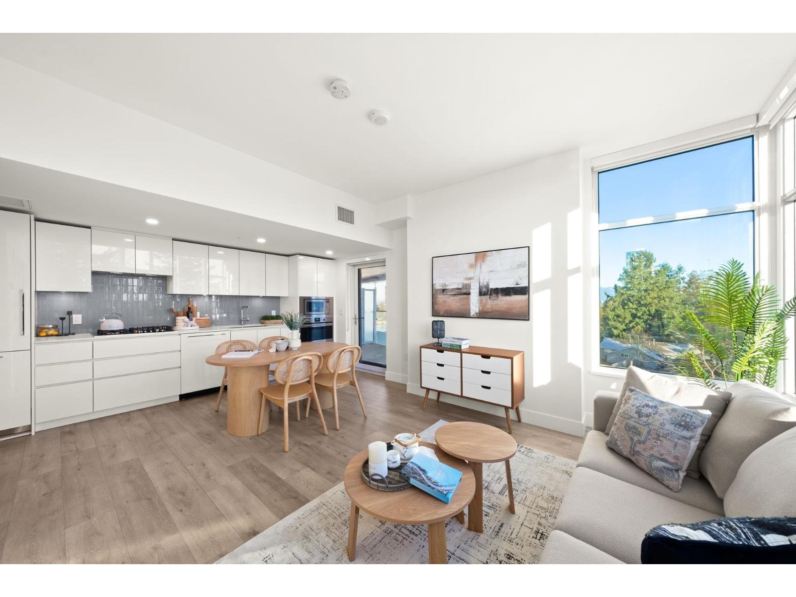 610 10428 Whalley Boulevard, Surrey, British Columbia  V3T 0W2 - Photo 1 - R3087092