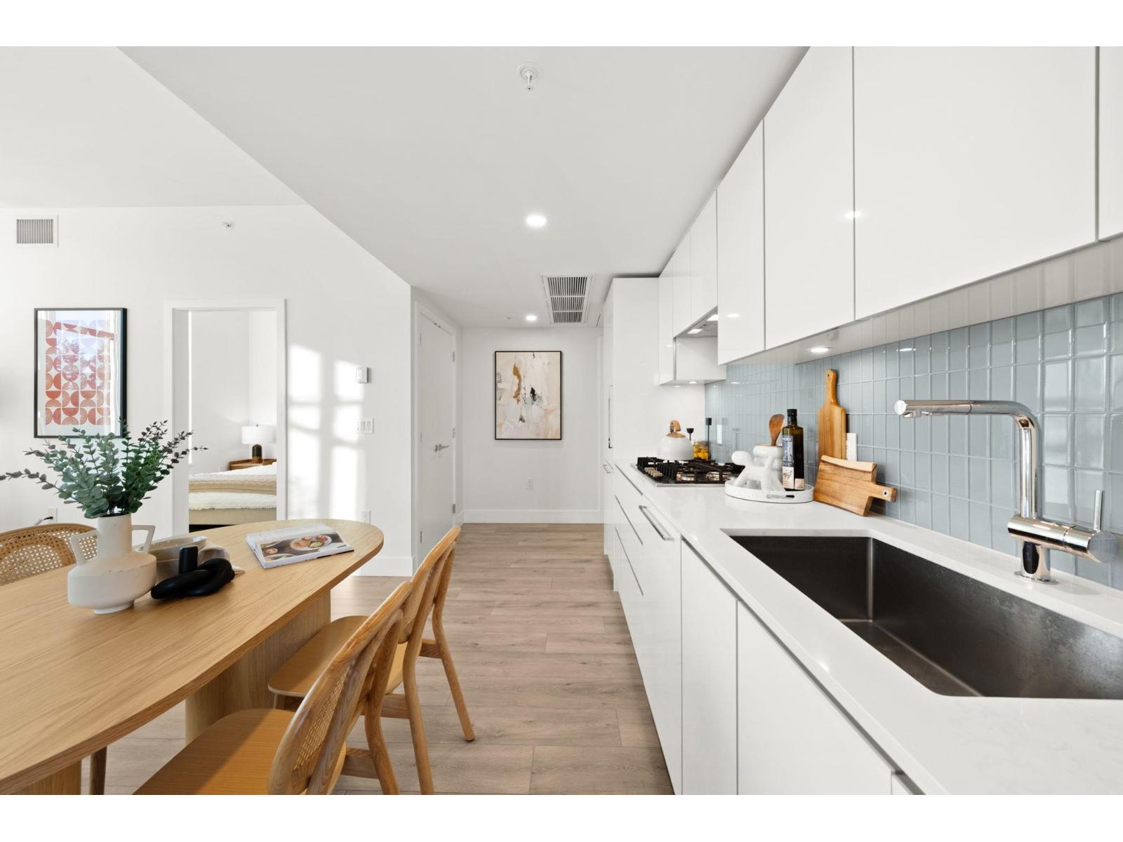 610 10428 Whalley Boulevard, Surrey, British Columbia  V3T 0W2 - Photo 7 - R3087092