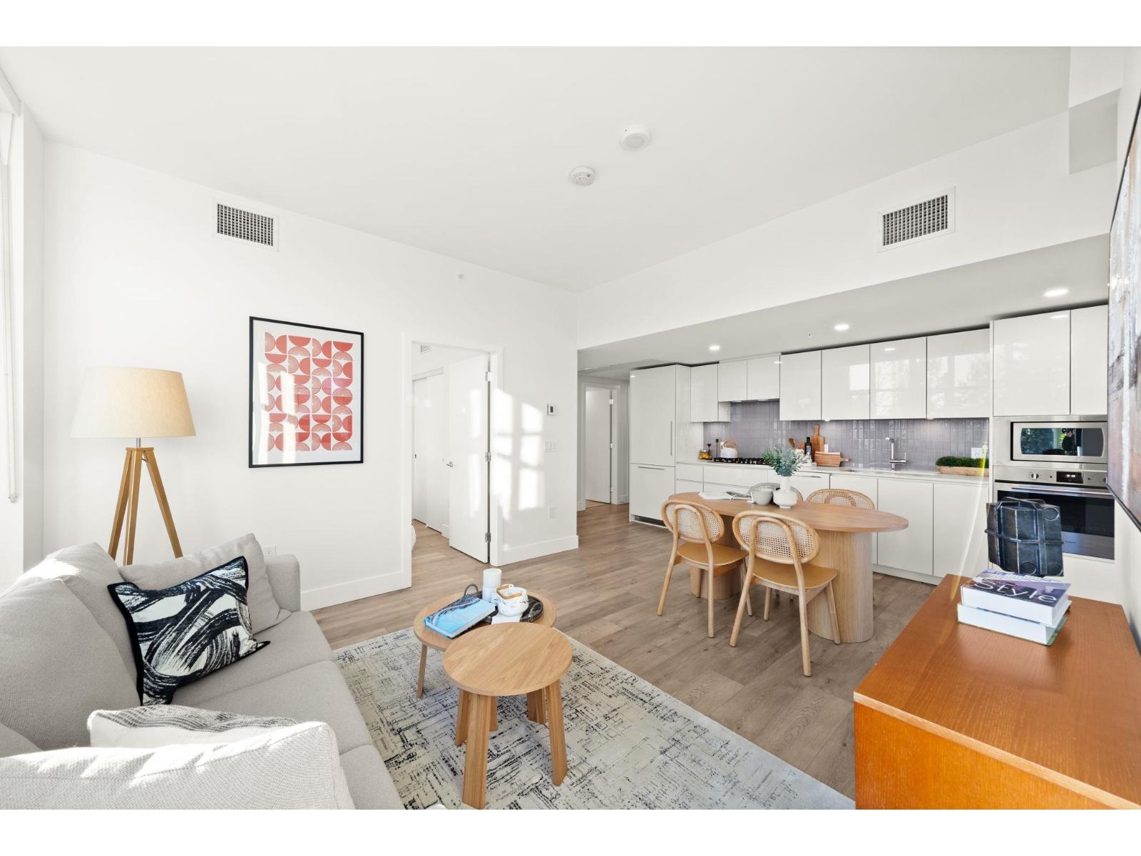 610 10428 Whalley Boulevard, Surrey, British Columbia  V3T 0W2 - Photo 10 - R3087092