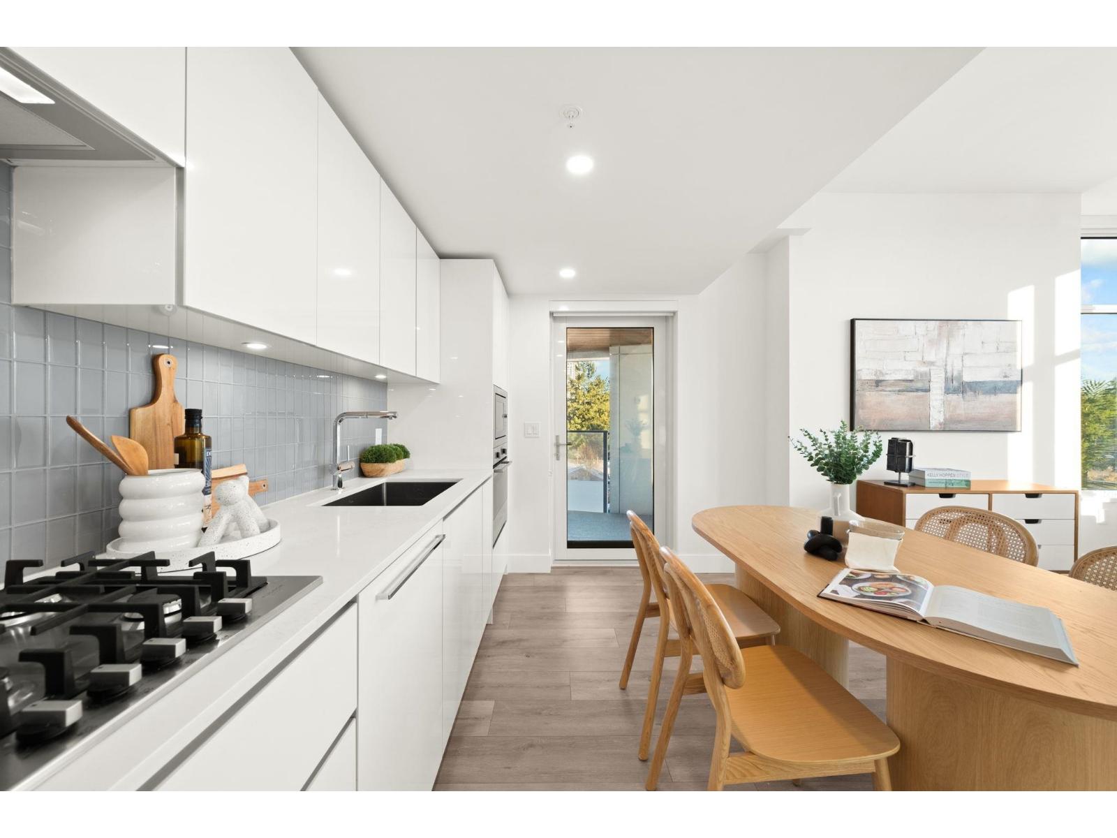 610 10428 Whalley Boulevard, Surrey, British Columbia  V3T 0W2 - Photo 8 - R3087092