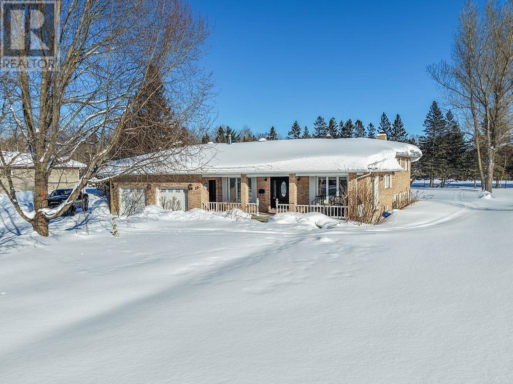 50 Anderson Rd, Sault Ste. Marie, Ontario  P6C 6B8 - Photo 2 - SM260241