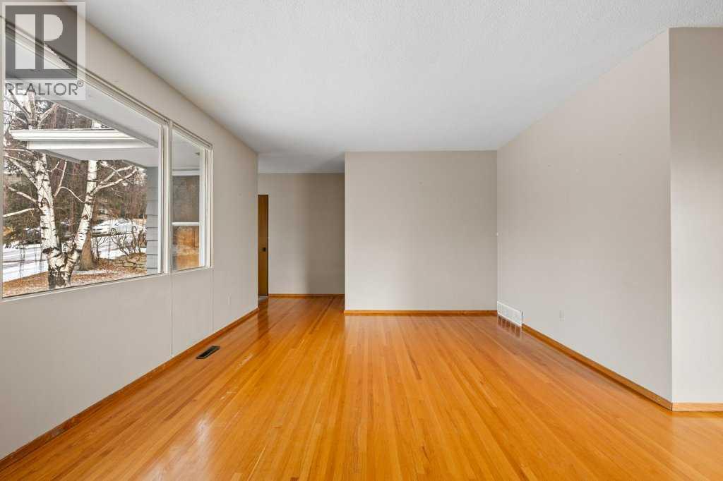 2719 Chalice Road Nw, Calgary, Alberta  T2L 1C7 - Photo 3 - A2280301