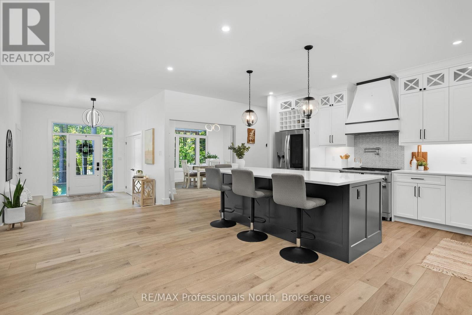 1034 Xavier Street, Gravenhurst, Ontario P0E 1G0 - Photo 10 - X12437694