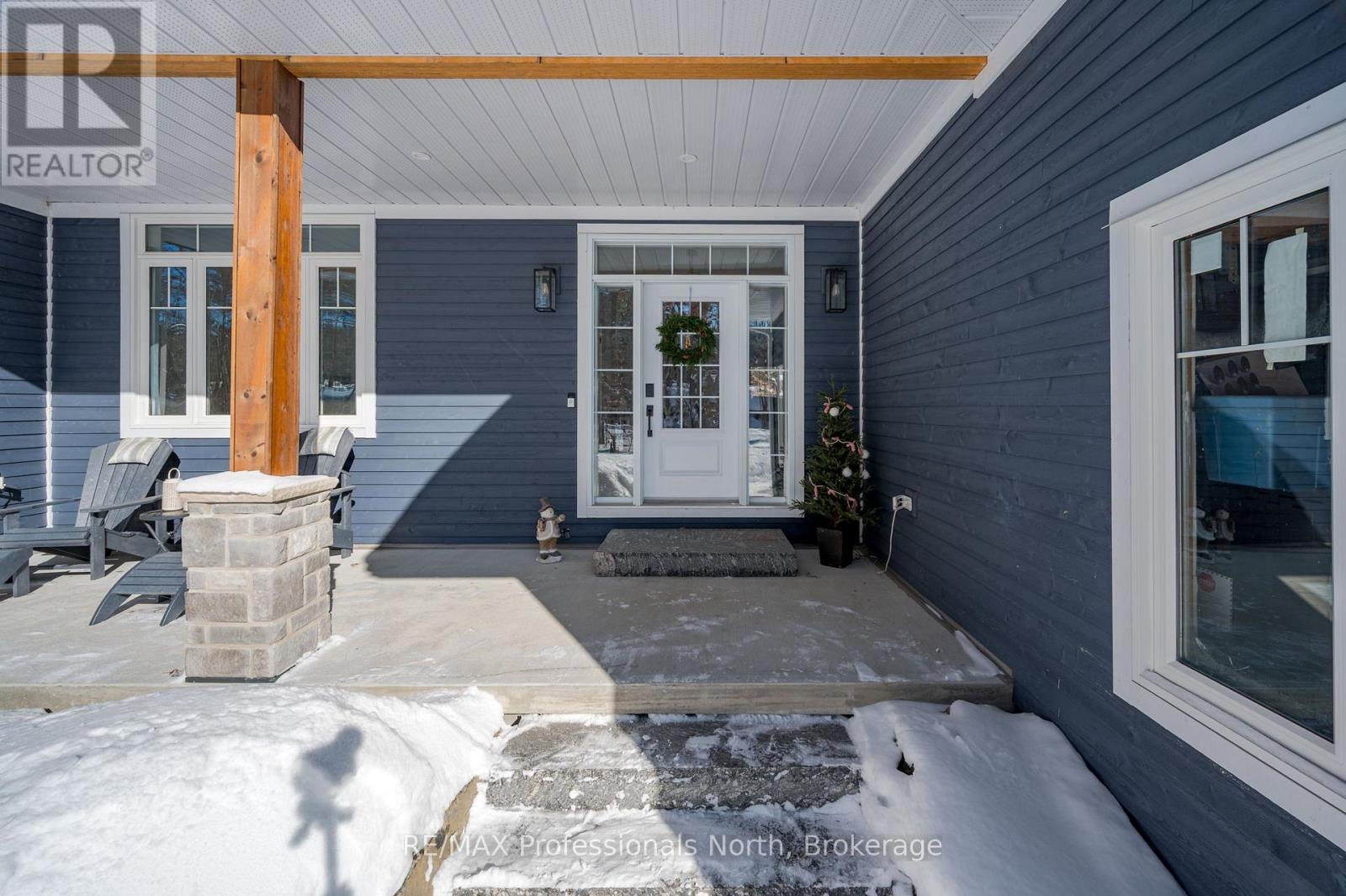 1034 Xavier Street, Gravenhurst, Ontario P0E 1G0 - Photo 2 - X12437694