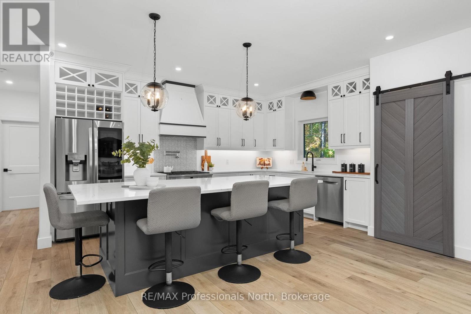 1034 Xavier Street, Gravenhurst, Ontario P0E 1G0 - Photo 11 - X12437694