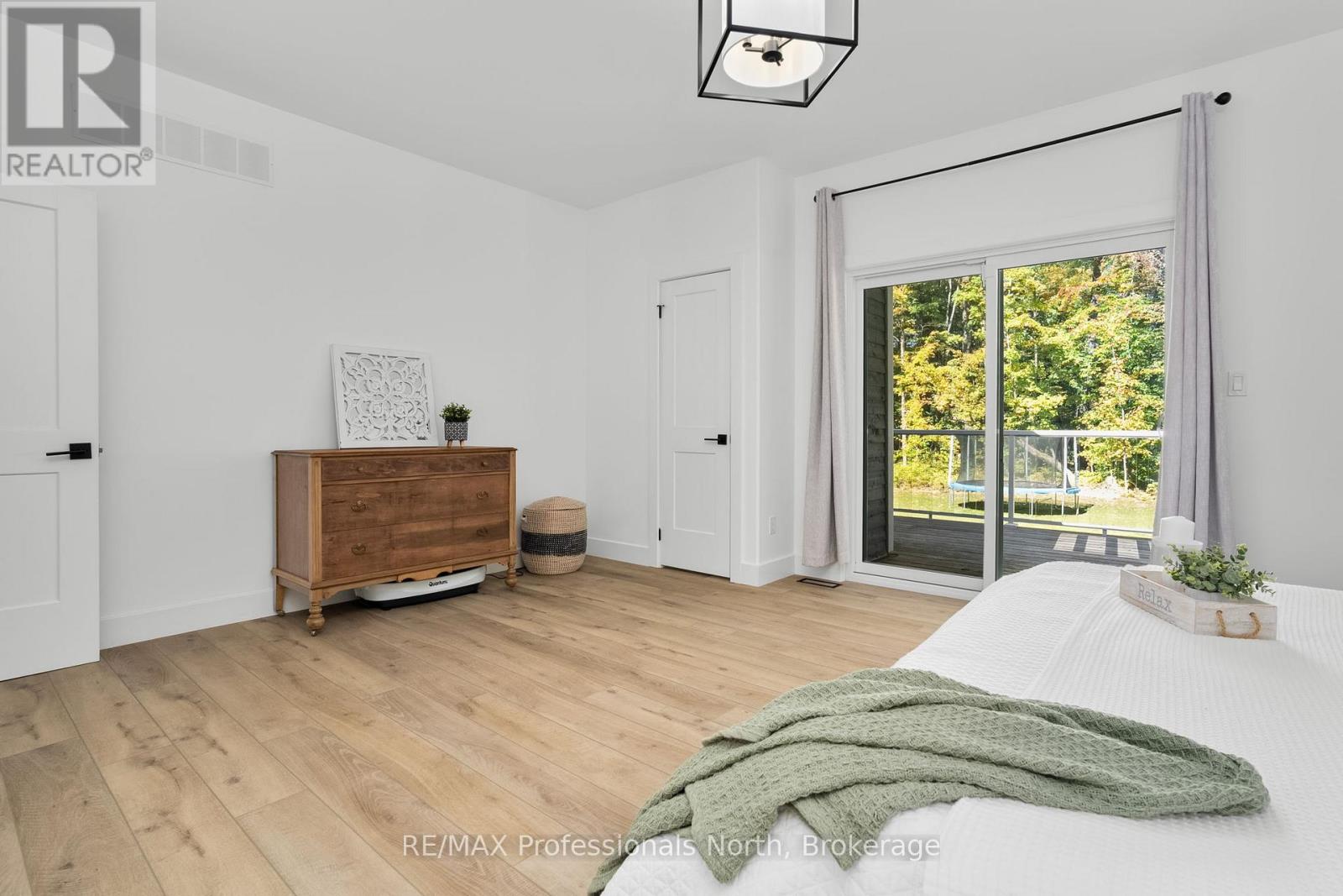 1034 Xavier Street, Gravenhurst, Ontario P0E 1G0 - Photo 26 - X12437694