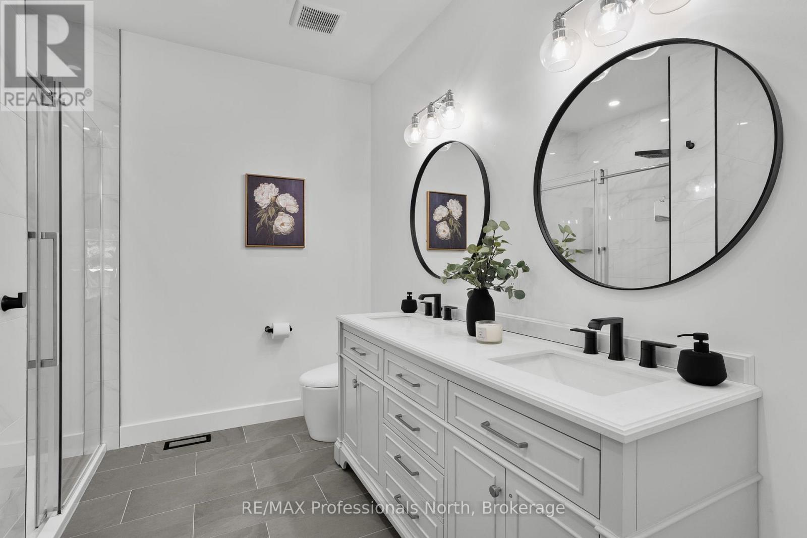 1034 Xavier Street, Gravenhurst, Ontario P0E 1G0 - Photo 27 - X12437694