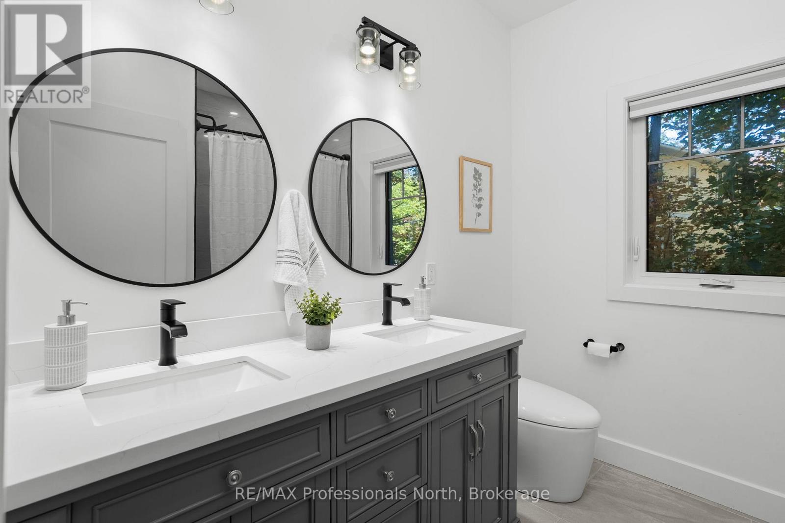 1034 Xavier Street, Gravenhurst, Ontario P0E 1G0 - Photo 31 - X12437694