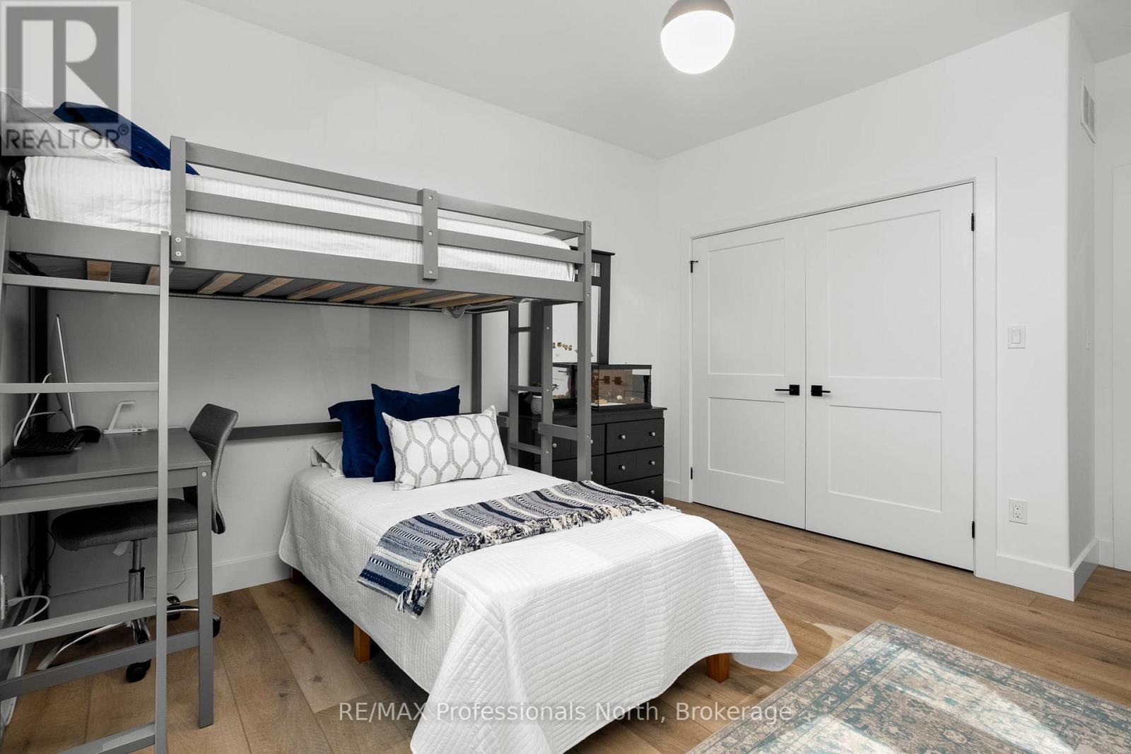 1034 Xavier Street, Gravenhurst, Ontario P0E 1G0 - Photo 30 - X12437694