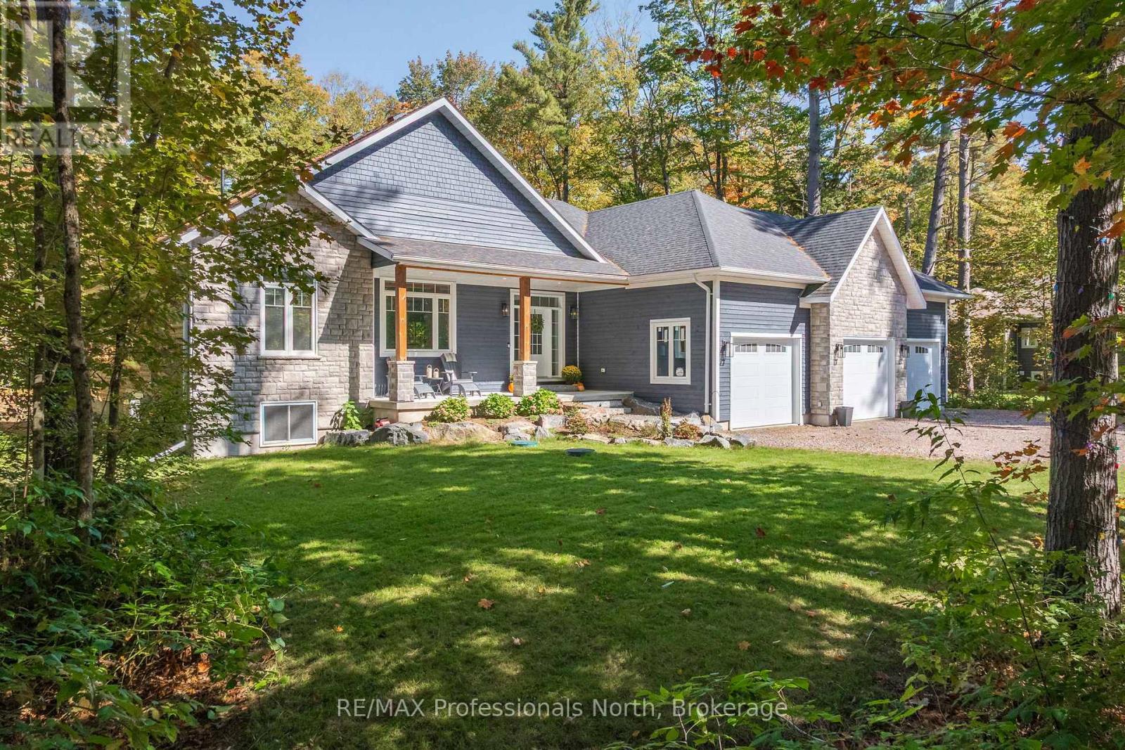 1034 Xavier Street, Gravenhurst, Ontario P0E 1G0 - Photo 4 - X12437694