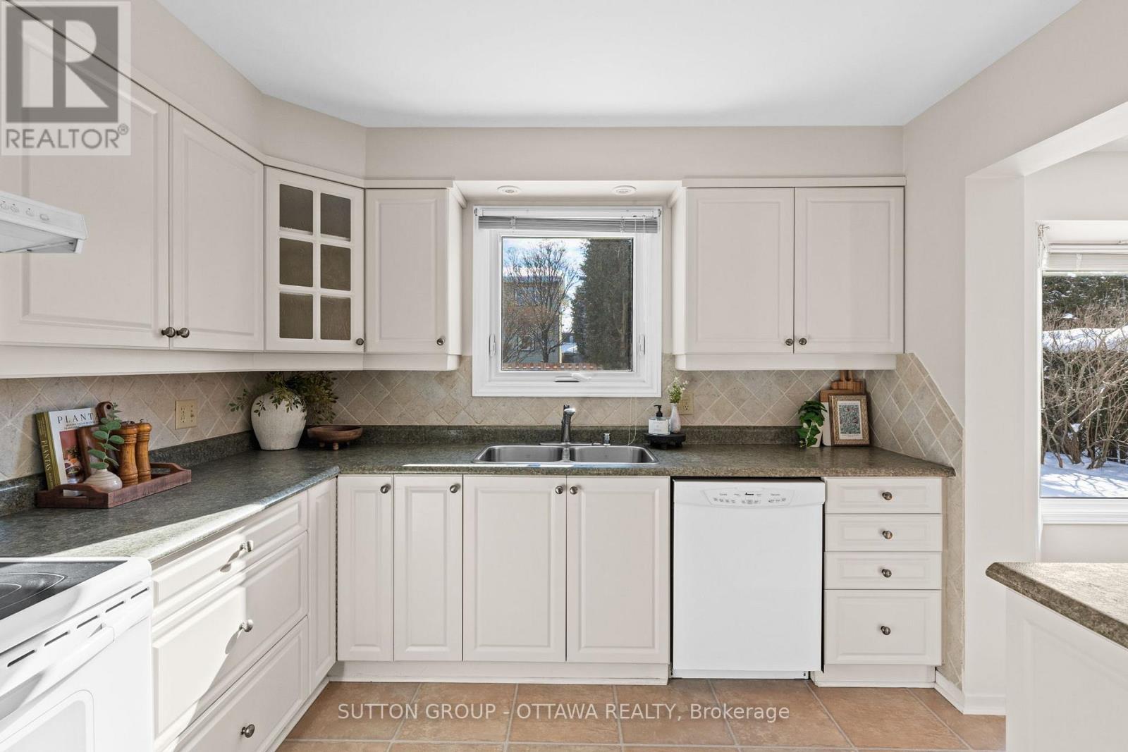 908 Chaleur Way, Ottawa, Ontario  K1C 2S1 - Photo 11 - X12764318