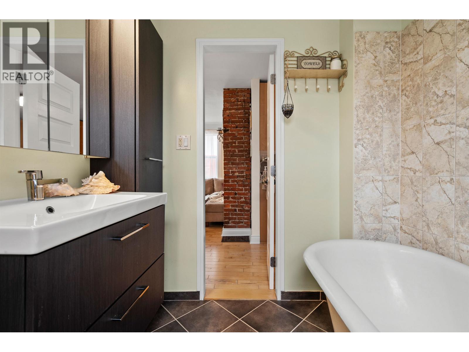 1829 1831 W 2nd Avenue, Vancouver, British Columbia  V6J 1J1 - Photo 8 - R3087252