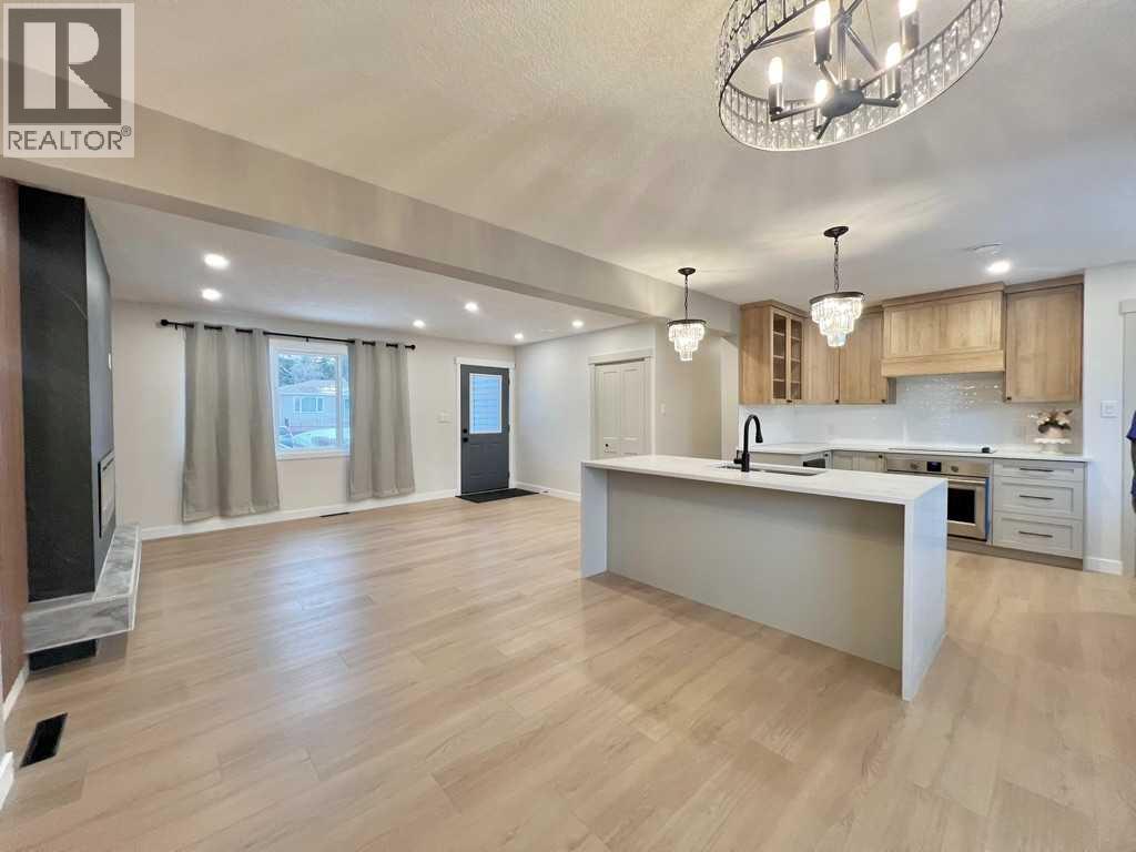 146 Springwood Drive Sw, Calgary, Alberta  T2W 0K5 - Photo 4 - A2281936