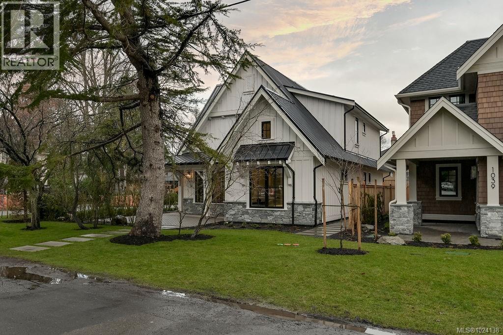 1047 Falkland Rd, Oak Bay, British Columbia  V8S 4M3 - Photo 2 - 1024138