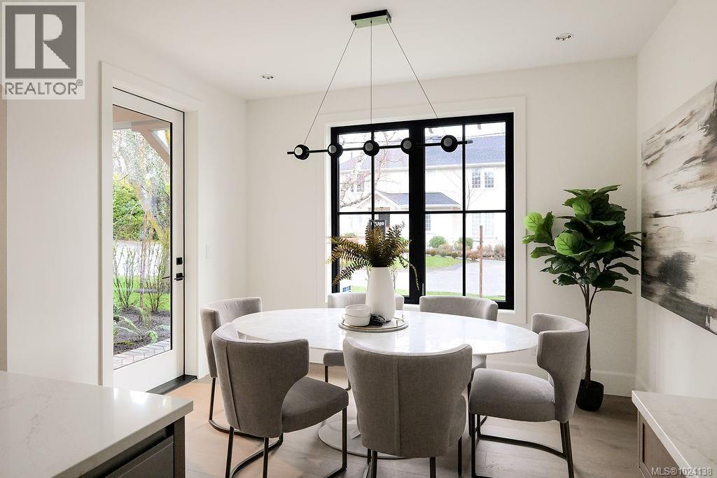 1047 Falkland Rd, Oak Bay, British Columbia  V8S 4M3 - Photo 31 - 1024138