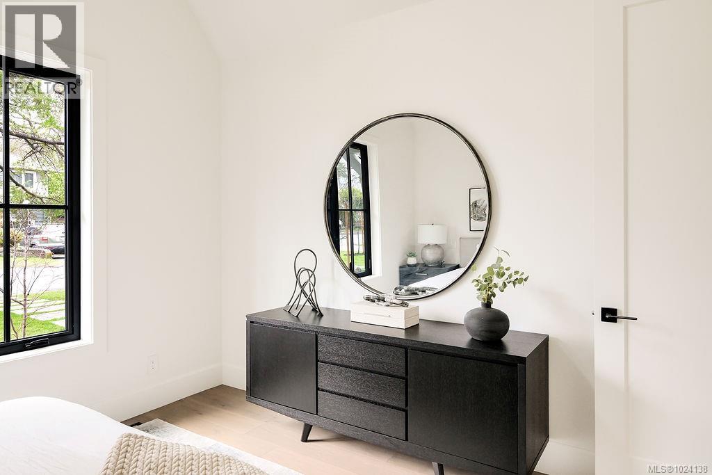 1047 Falkland Rd, Oak Bay, British Columbia  V8S 4M3 - Photo 36 - 1024138