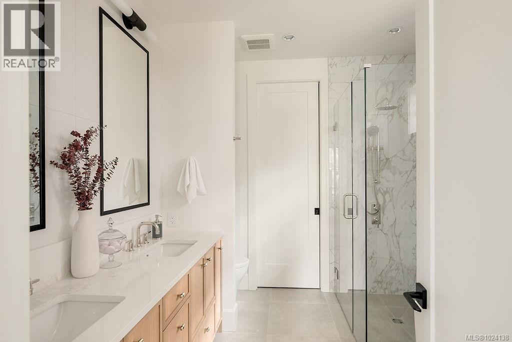 1047 Falkland Rd, Oak Bay, British Columbia  V8S 4M3 - Photo 37 - 1024138