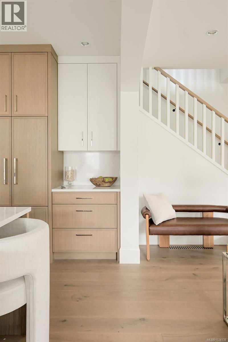 1047 Falkland Rd, Oak Bay, British Columbia  V8S 4M3 - Photo 46 - 1024138