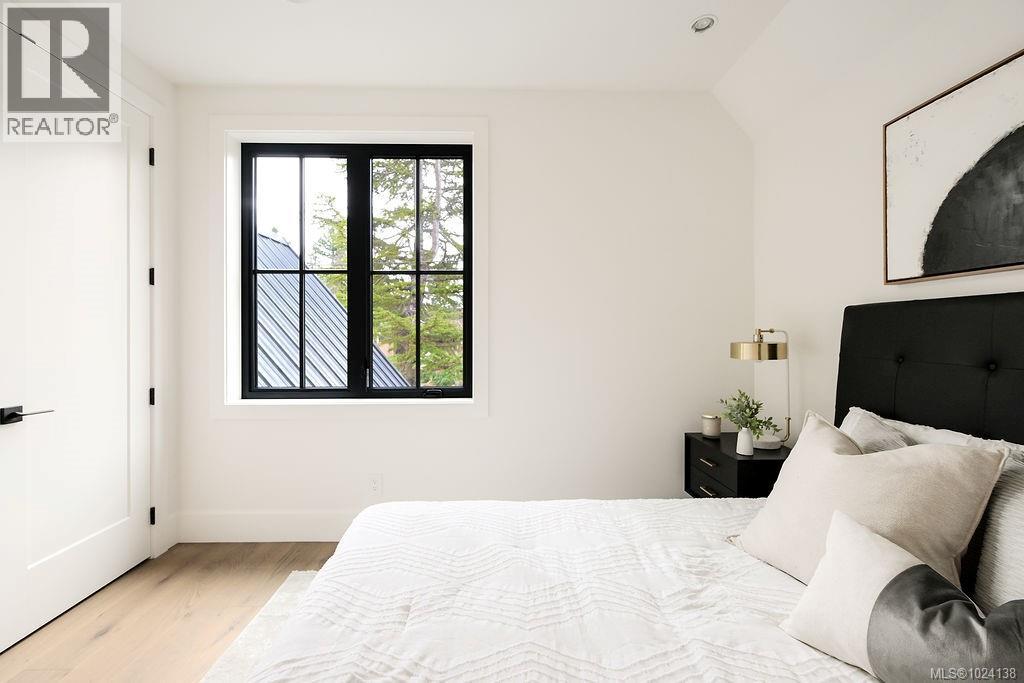 1047 Falkland Rd, Oak Bay, British Columbia  V8S 4M3 - Photo 49 - 1024138