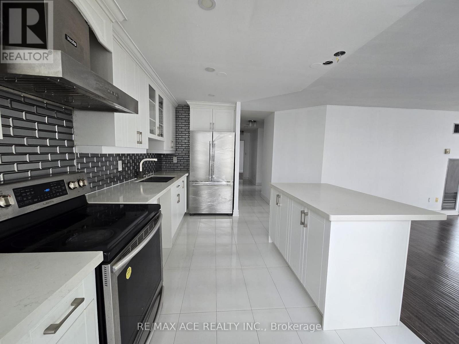 1402 - 26 Hanover Road, Brampton, Ontario  L6S 4T2 - Photo 12 - W12743016