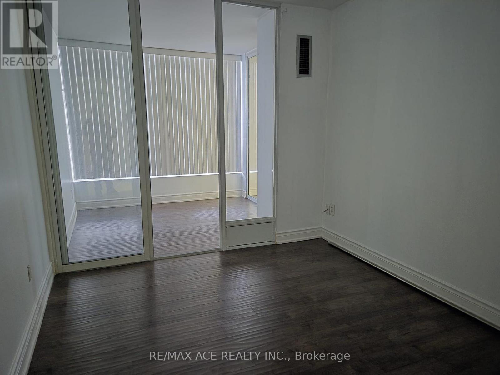 1402 - 26 Hanover Road, Brampton, Ontario  L6S 4T2 - Photo 16 - W12743016