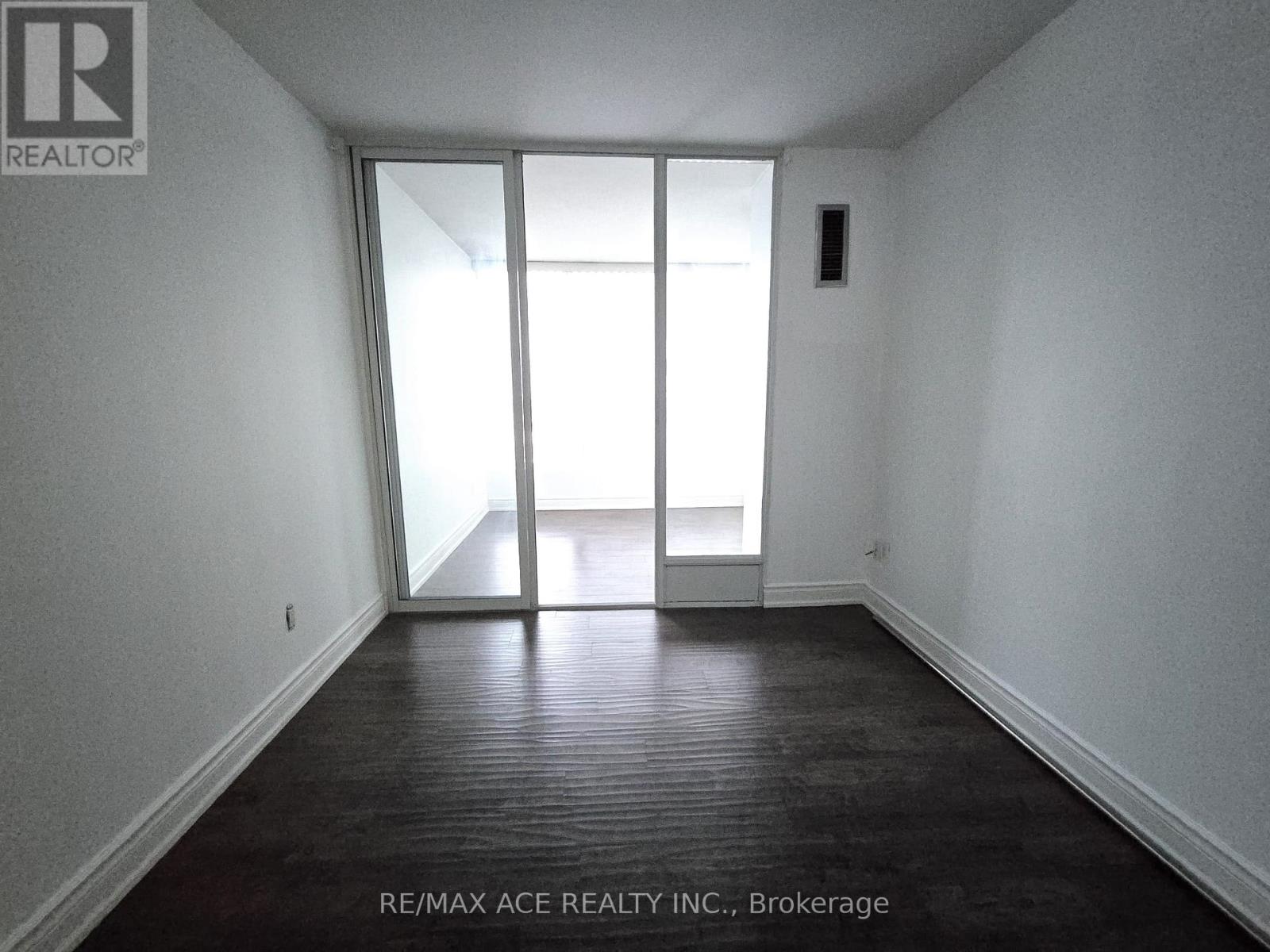 1402 - 26 Hanover Road, Brampton, Ontario  L6S 4T2 - Photo 17 - W12743016