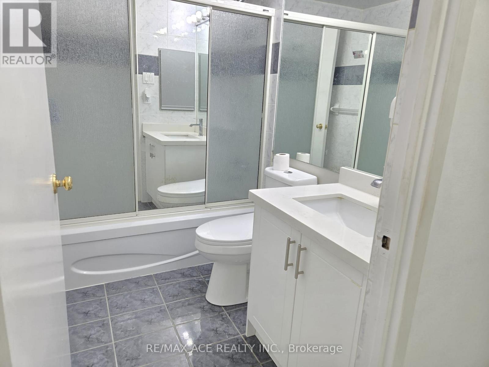 1402 - 26 Hanover Road, Brampton, Ontario  L6S 4T2 - Photo 21 - W12743016