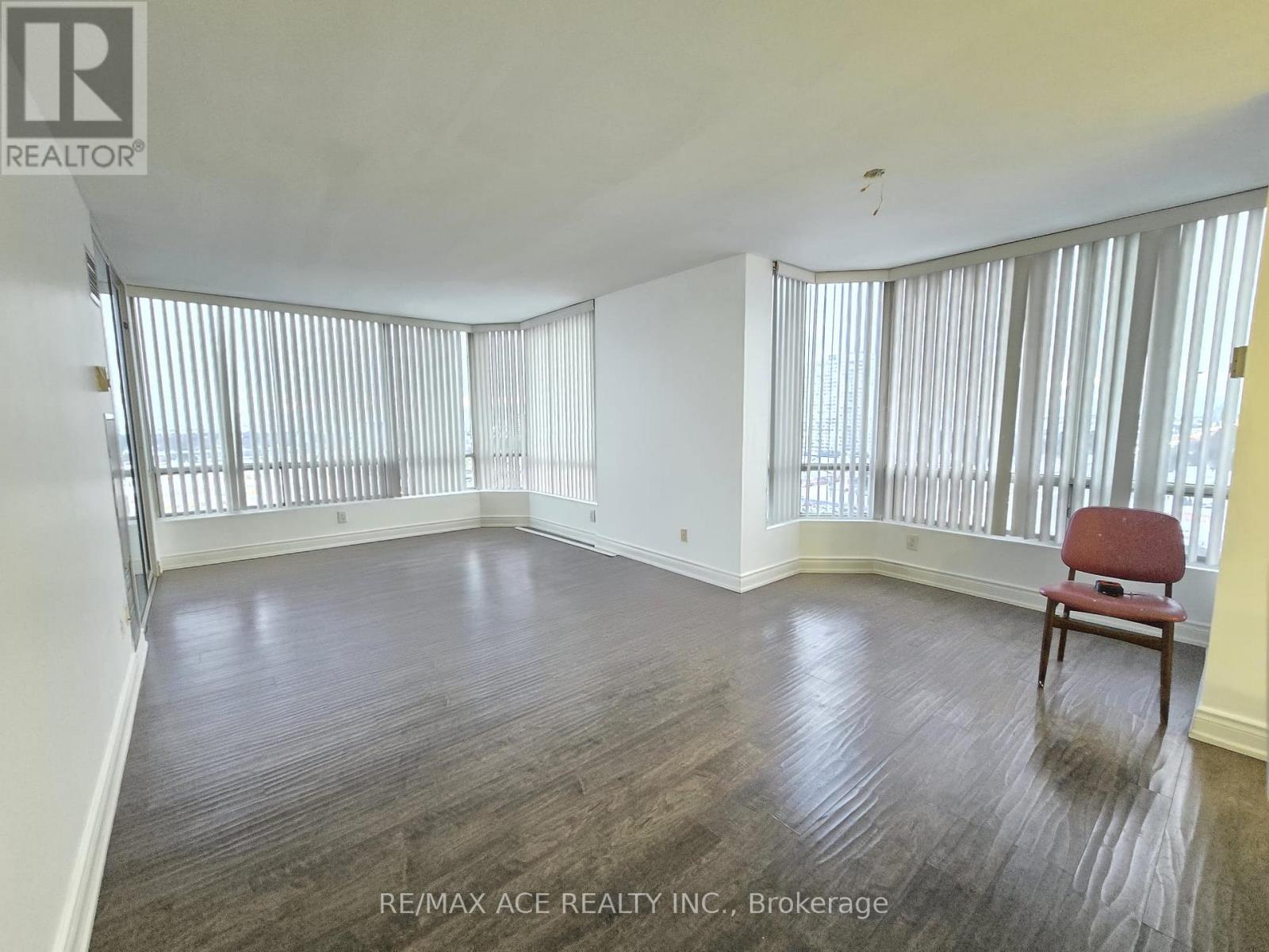 1402 - 26 Hanover Road, Brampton, Ontario  L6S 4T2 - Photo 6 - W12743016