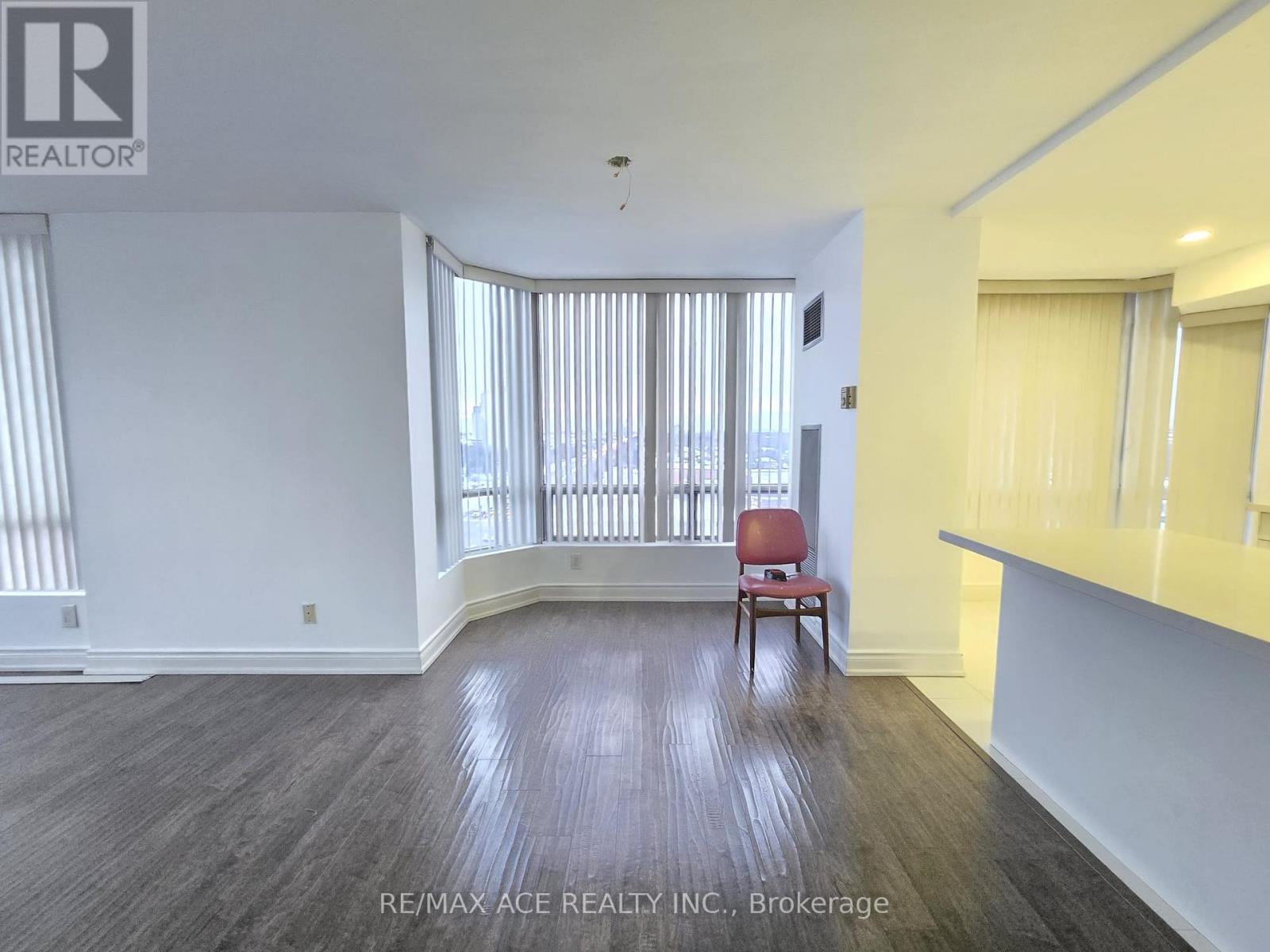 1402 - 26 Hanover Road, Brampton, Ontario  L6S 4T2 - Photo 7 - W12743016