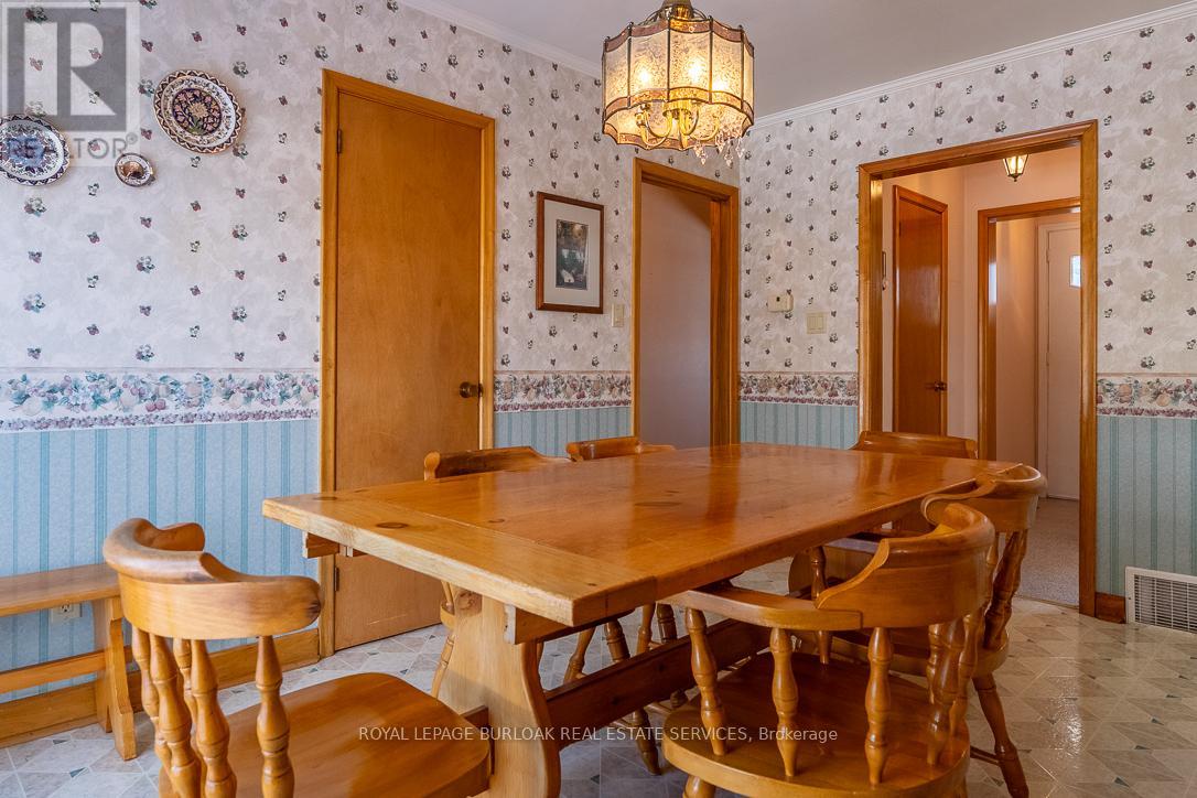 381 Walton Street, Oakville, Ontario  L6K 1R7 - Photo 11 - W12764322