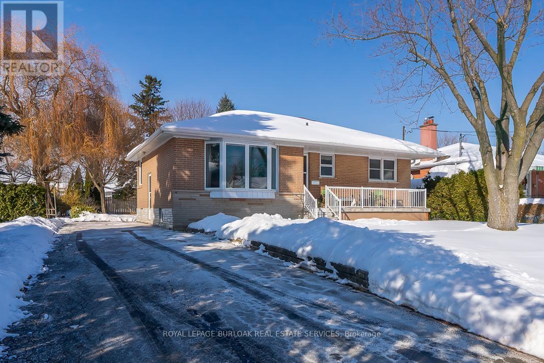 381 Walton Street, Oakville, Ontario  L6K 1R7 - Photo 2 - W12764322