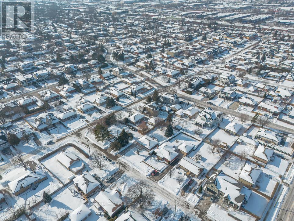 381 Walton Street, Oakville, Ontario  L6K 1R7 - Photo 39 - W12764322