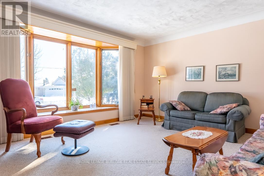 381 Walton Street, Oakville, Ontario  L6K 1R7 - Photo 5 - W12764322