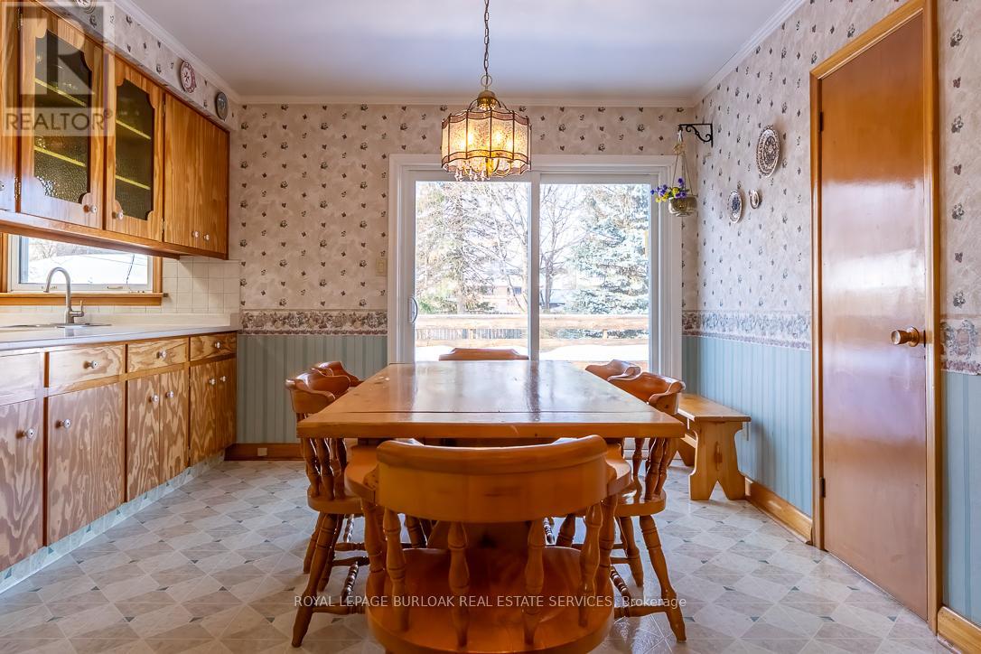 381 Walton Street, Oakville, Ontario  L6K 1R7 - Photo 9 - W12764322