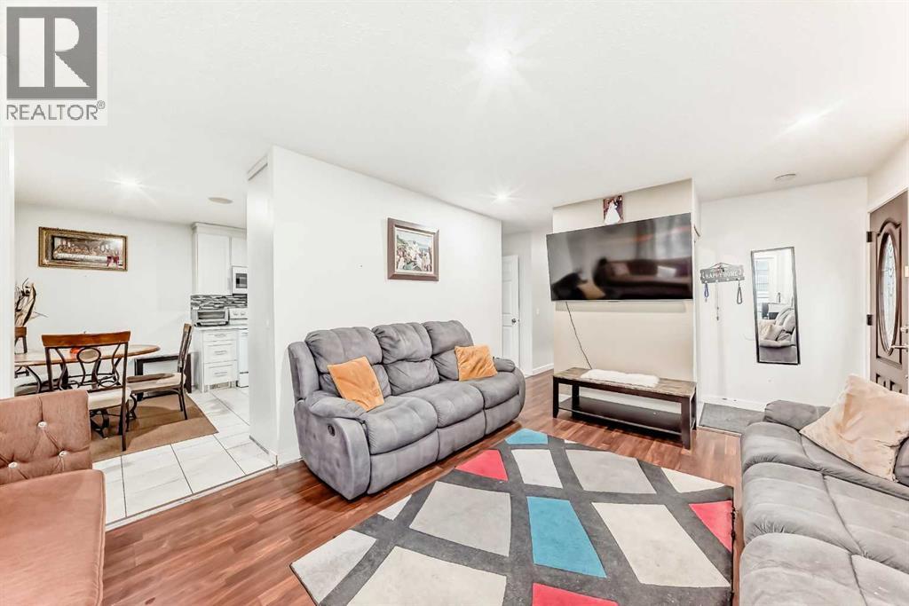 707 Malvern Drive Ne, Calgary, Alberta  T2A 5P9 - Photo 5 - A2283546