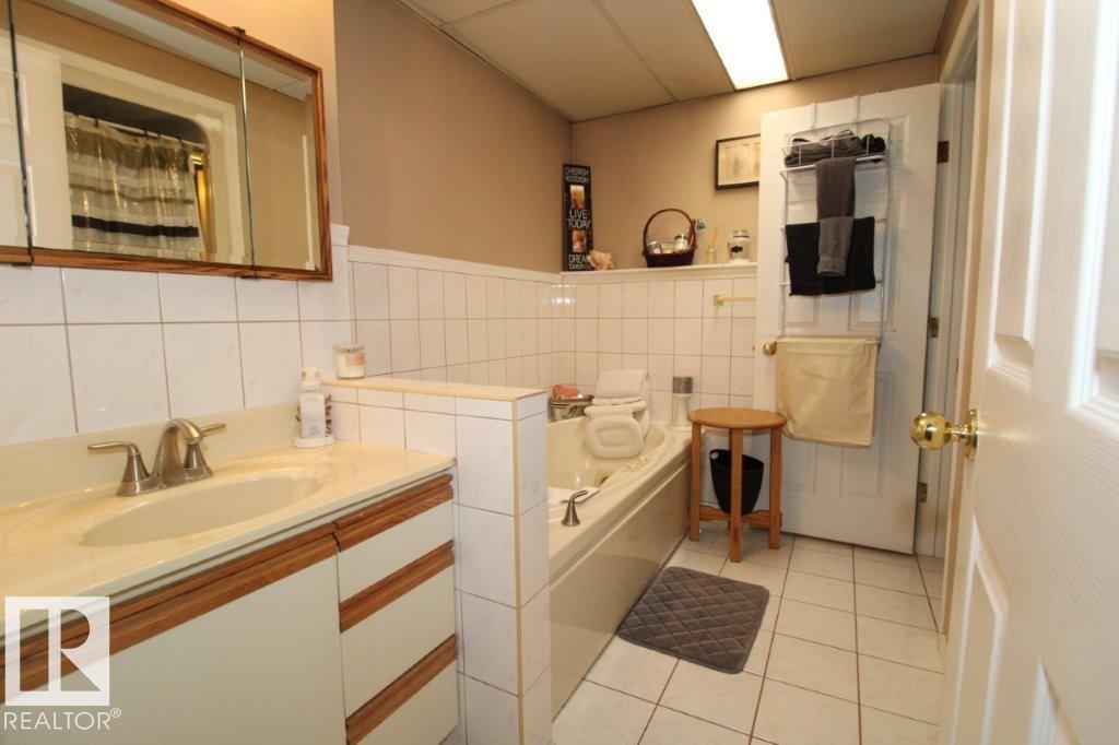 2812 35 St Nw Nw, Edmonton, Alberta  T6L 3Y4 - Photo 23 - E4472471