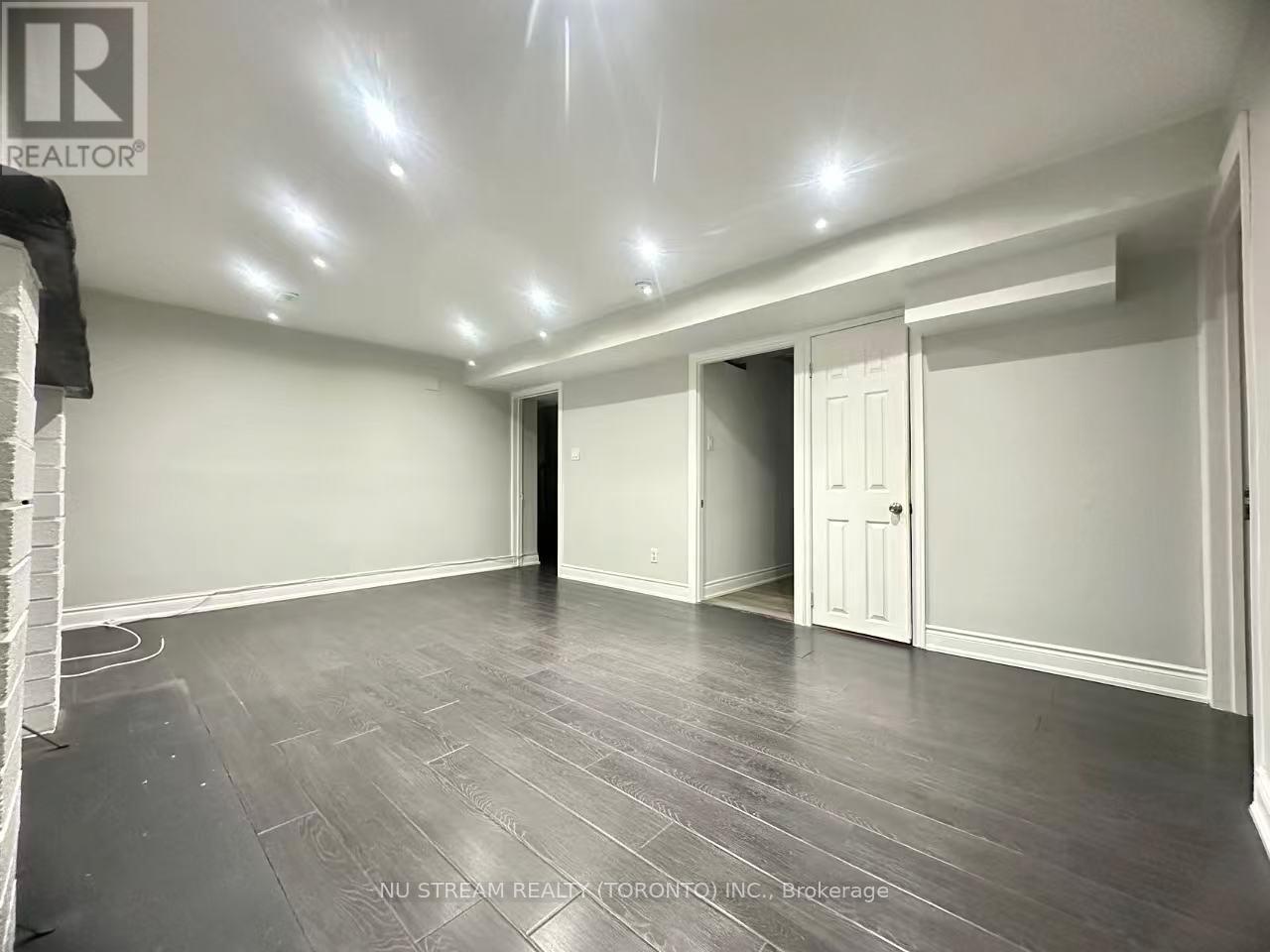 4144 Lastrada Lower Heights, Mississauga, Ontario  L5C 3W3 - Photo 5 - W12647028