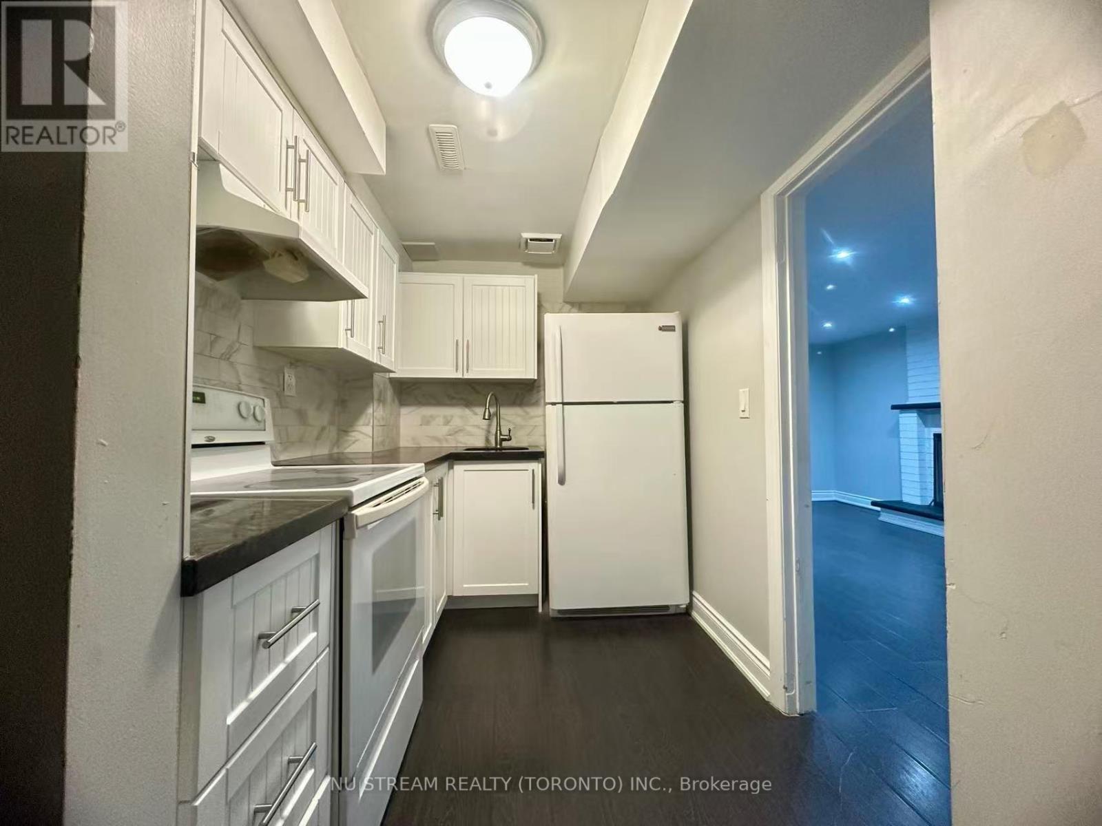 4144 Lastrada Lower Heights, Mississauga, Ontario  L5C 3W3 - Photo 7 - W12647028