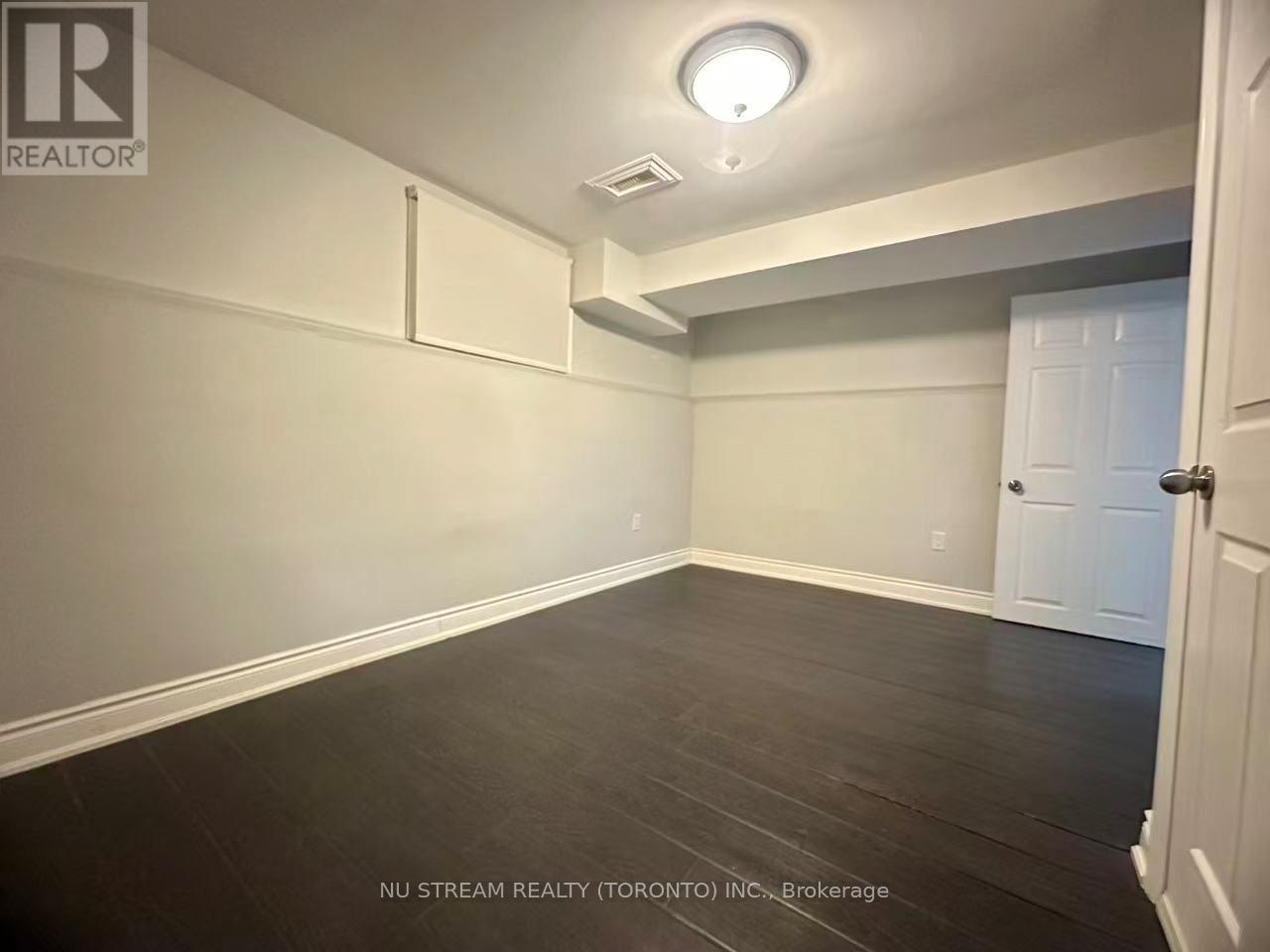 4144 Lastrada Lower Heights, Mississauga, Ontario  L5C 3W3 - Photo 11 - W12647028