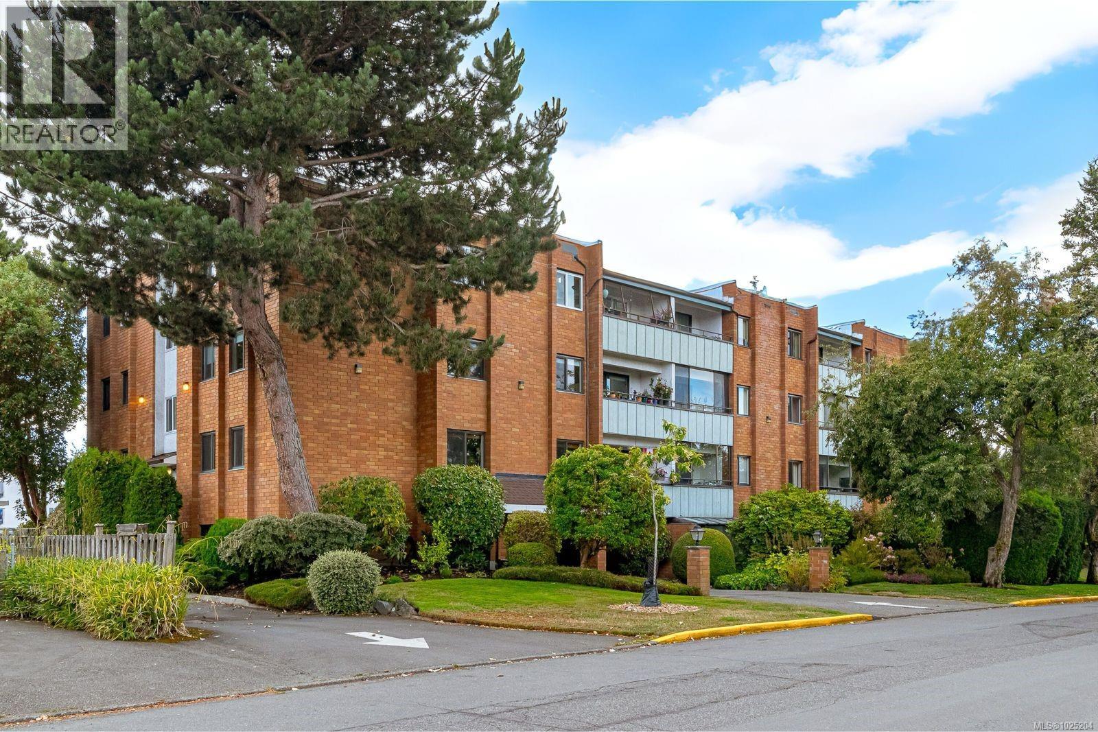 101 853 Selkirk Ave, Esquimalt, British Columbia