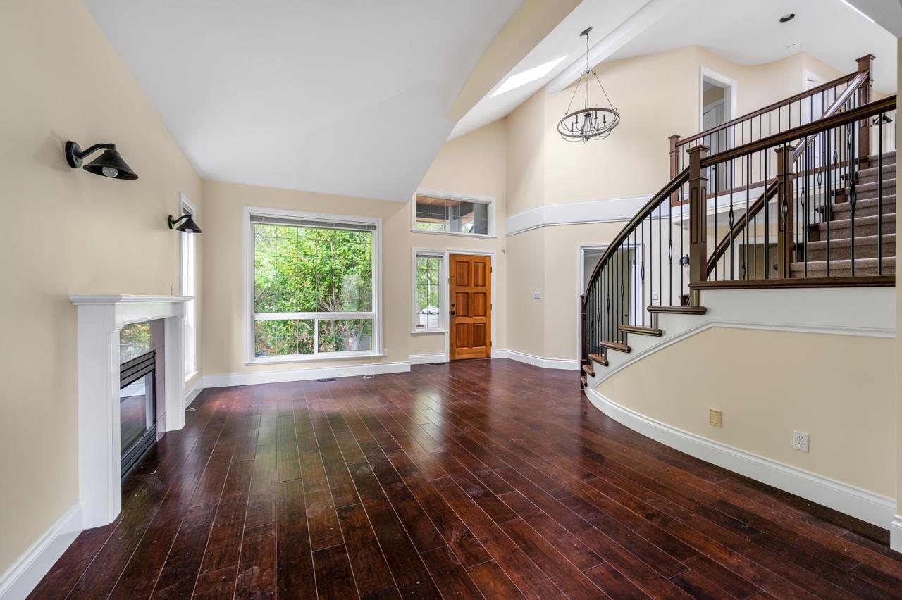 12588 25 Avenue, Surrey, British Columbia  V4A 2K3 - Photo 2 - R3084203