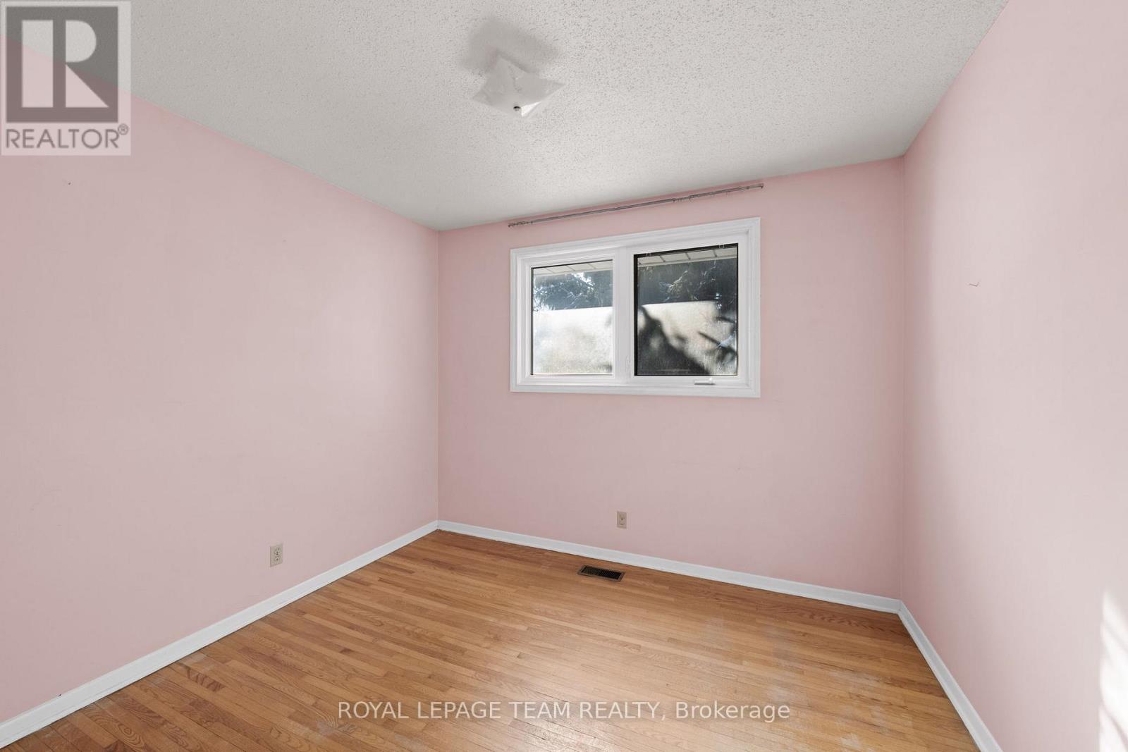 1377 Chartrand Avenue, Ottawa, Ontario  K1E 1H9 - Photo 15 - X12764388