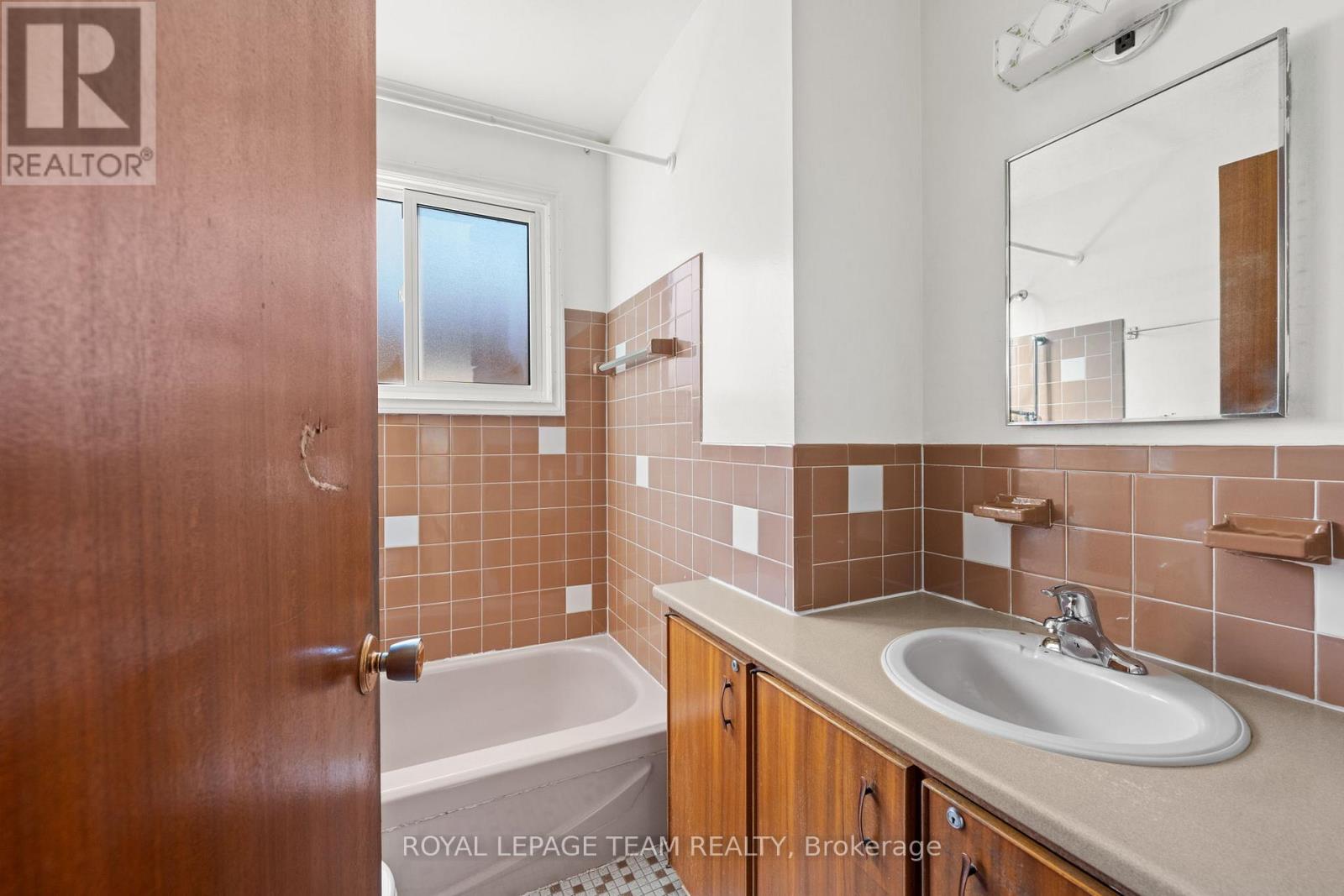 1377 Chartrand Avenue, Ottawa, Ontario  K1E 1H9 - Photo 17 - X12764388